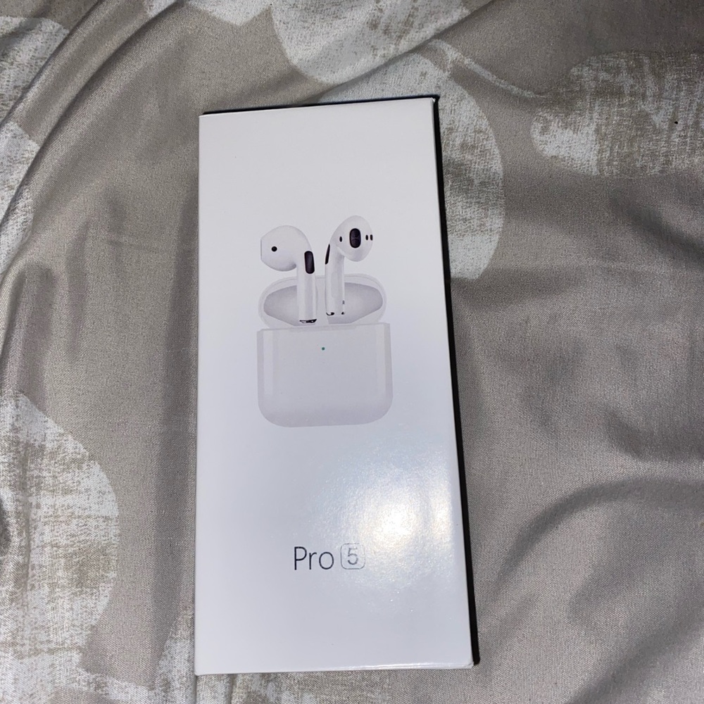 Earbuds with apple charger